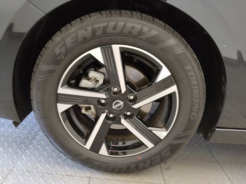 Used 2025 Nissan Sentra SV FWD image 31