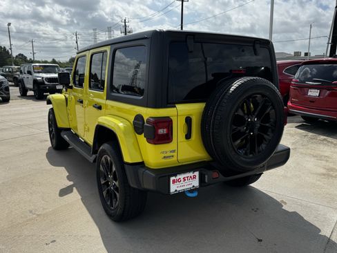 Used 2023 Jeep Wrangler Unlimited Sahara AWD/4WD image 8