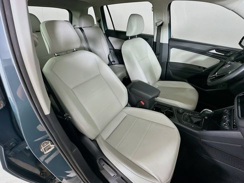 Used 2020 Volkswagen Tiguan SEL AWD/4WD image 44