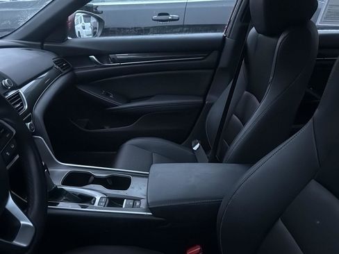 Used 2019 Honda Accord Sport image 12