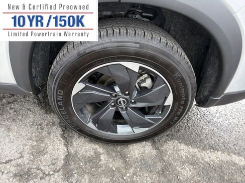 Used 2024 Nissan Rogue SV image 12