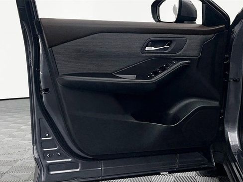 Used 2023 Nissan Rogue SV image 23