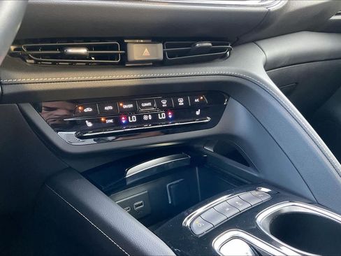 Certified 2022 Buick Envision Preferred FWD image 32