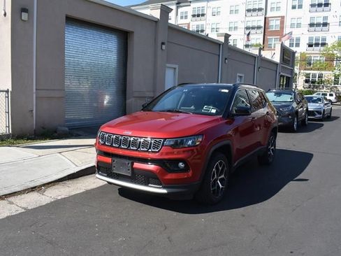 Used 2025 Jeep Compass Limited AWD/4WD image 2