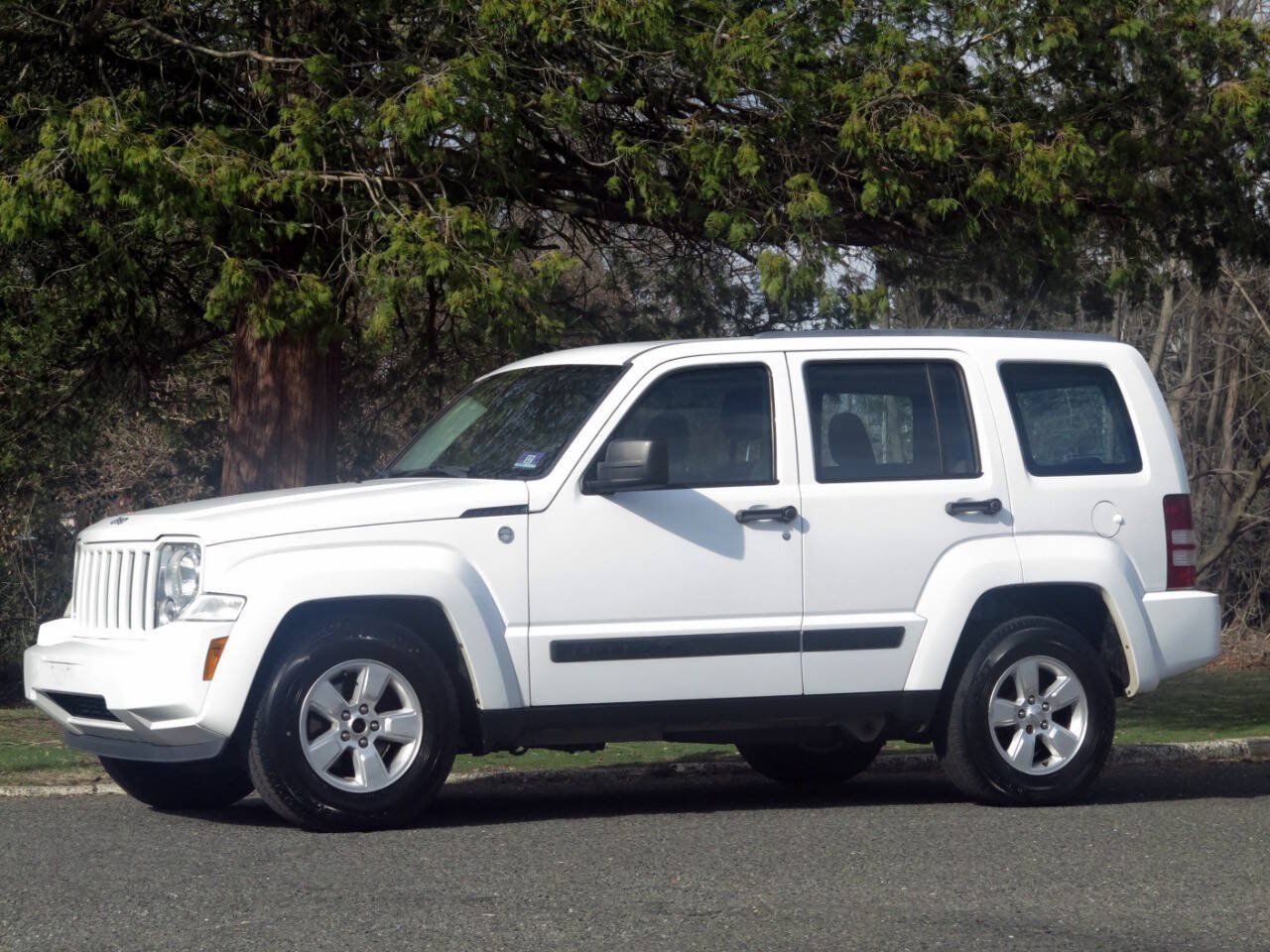Used 2011 Jeep Liberty Sport AWD/4WD image 1