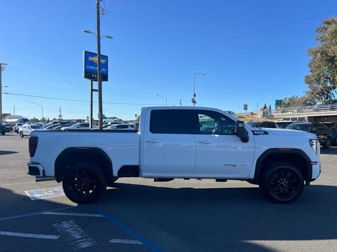 Used 2025 GMC Sierra 2500 AT4 AWD/4WD image 7