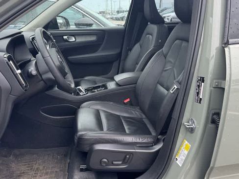 Used 2023 Volvo XC40 B5 Plus w/ Driver Assist Package image 18