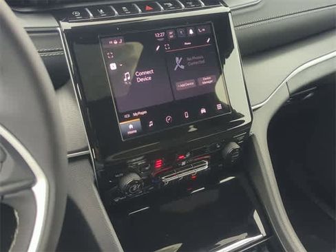 New 2025 Jeep Grand Cherokee L Altitude image 30