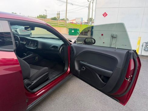 Used 2019 Dodge Challenger SXT RWD image 13