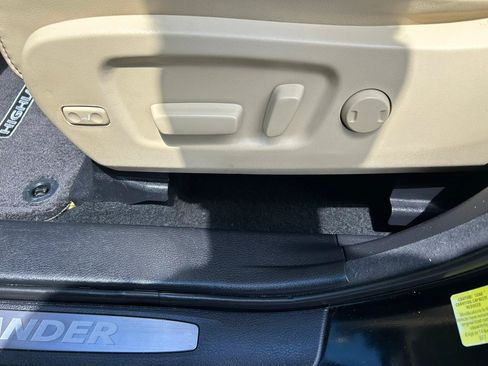 Used 2017 Toyota Highlander Limited Platinum AWD/4WD image 11