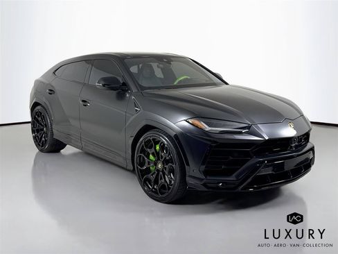 Used 2022 Lamborghini Urus AWD/4WD image 3