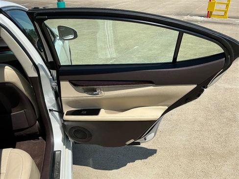 Used 2016 Lexus ES 350 w/ Luxury Package w/Wood Trim FWD image 38