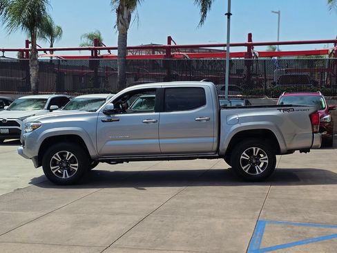 Used 2017 Toyota Tacoma TRD Sport w/ Tow Package RWD image 9