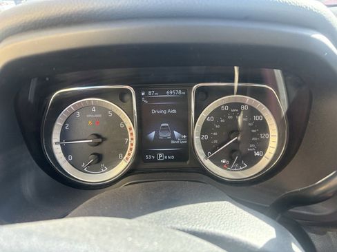 Used 2018 Nissan Titan SV w/ SV Convenience Package image 13