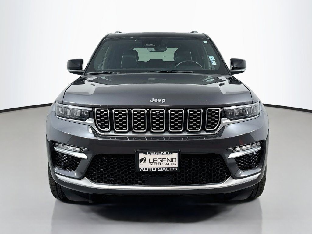 Used 2022 Jeep Grand Cherokee Summit w/ Luxury Tech Group V AWD/4WD image 2