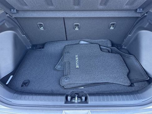 Used 2025 Hyundai Venue SEL image 18