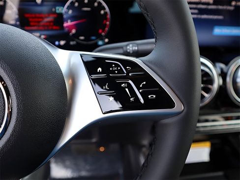 New 2026 Mercedes-Benz GLB 250 4MATIC image 39