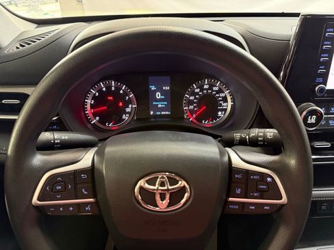 Used 2022 Toyota Highlander L FWD image 12