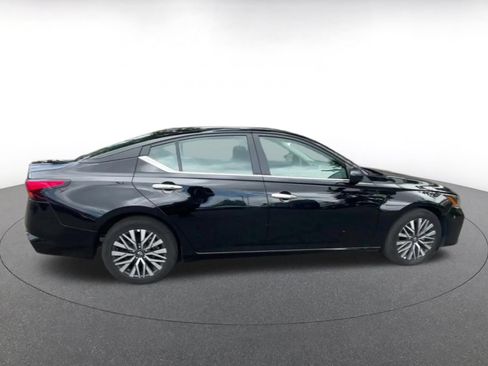 Used 2025 Nissan Altima 2.5 SV FWD image 13
