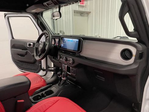 Used 2024 Jeep Wrangler Sport AWD/4WD image 40