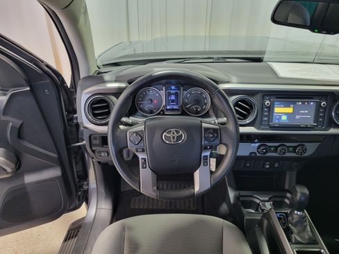 Used 2018 Toyota Tacoma SR5 image 18