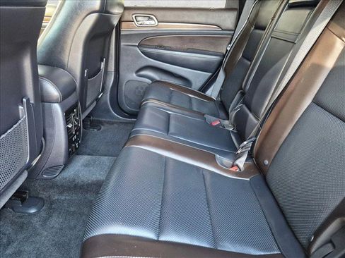 Used 2015 Jeep Grand Cherokee Overland w/ Advanced Technology Group AWD/4WD image 26