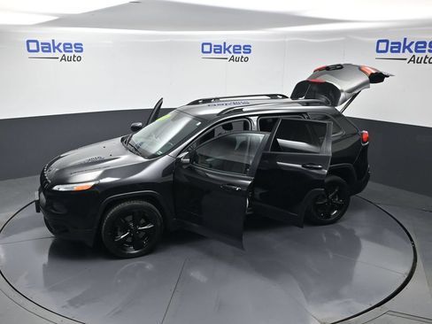 Used 2015 Jeep Cherokee Latitude w/ Comfort/Convenience Group FWD image 55