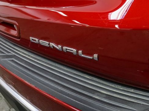 Used 2024 GMC Yukon Denali image 11