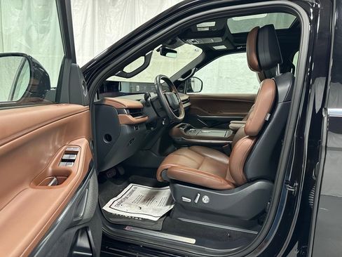 Used 2025 Lincoln Navigator L Reserve image 10
