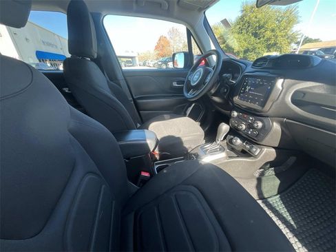 Used 2022 Jeep Renegade Latitude image 18