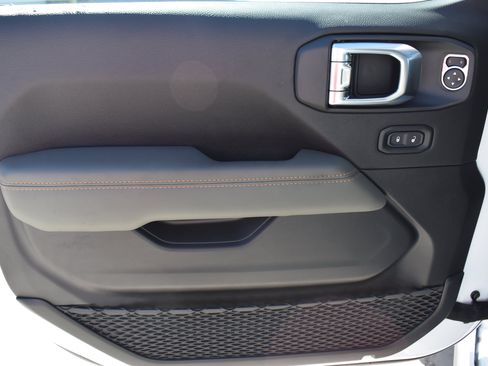 New 2026 Jeep Gladiator Mojave image 13