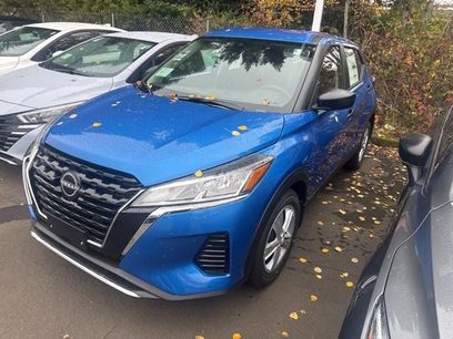 New 2025 Nissan Kicks S