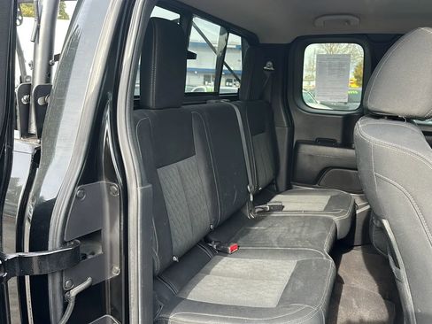 Used 2017 Nissan Titan SV image 13