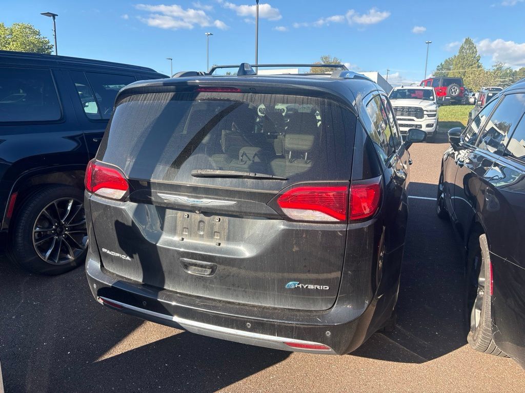 Used 2017 Chrysler Pacifica Platinum FWD image 4