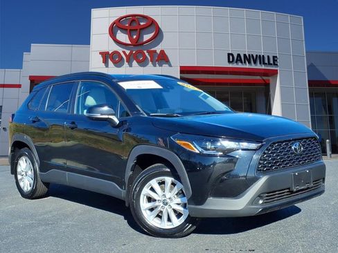 Certified 2022 Toyota Corolla Cross LE image 1