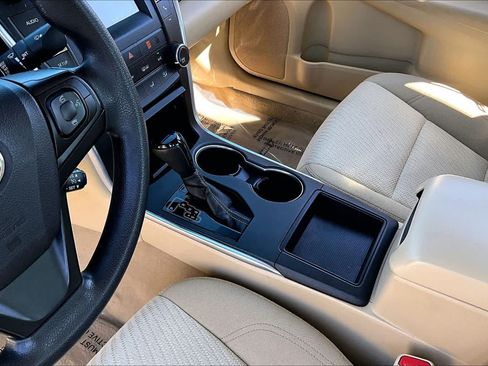 Used 2015 Toyota Camry LE FWD image 16