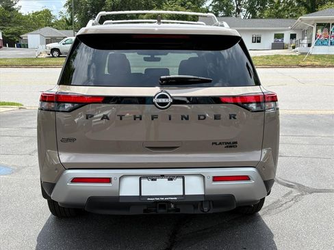 Used 2025 Nissan Pathfinder Platinum w/ Black Appearance Package AWD/4WD image 4