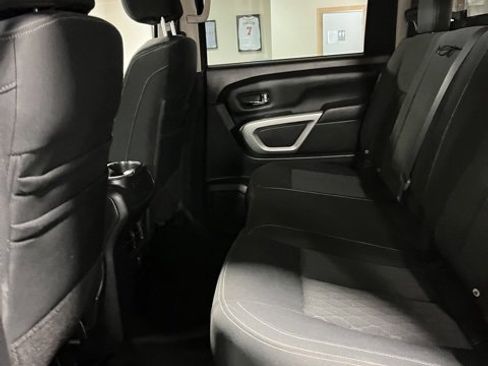 Used 2018 Nissan Titan SV w/ SV Convenience Package image 11
