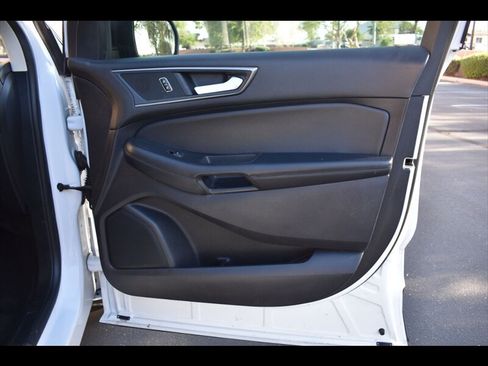 Used 2020 Ford Edge SE FWD image 35