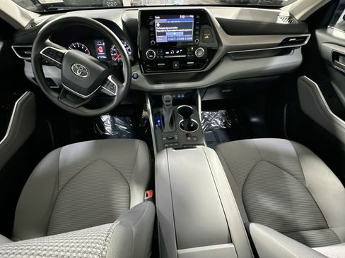 Used 2022 Toyota Highlander L image 32