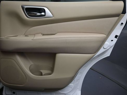 Used 2014 Nissan Pathfinder Platinum w/ Platinum Premium Package AWD/4WD image 28