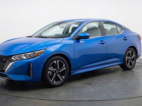 Used 2025 Nissan Sentra SV image 3