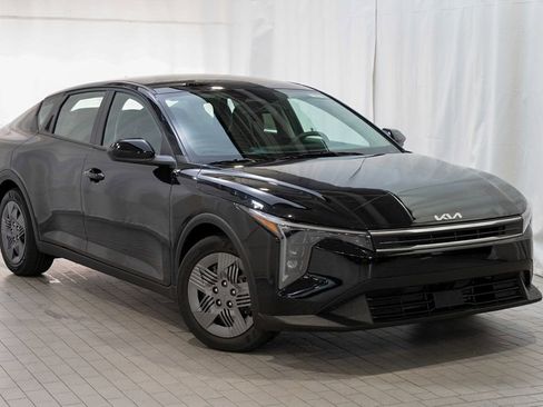 New 2026 Kia K4 LX image 1
