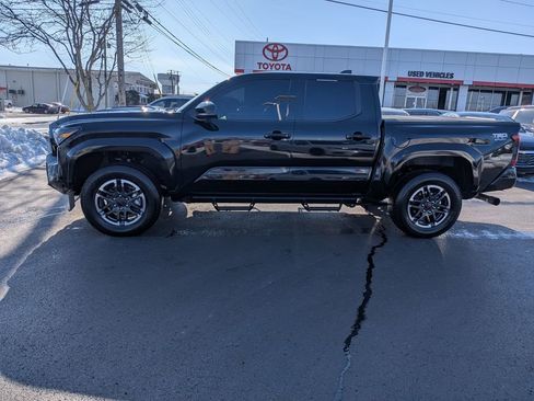 Used 2025 Toyota Tacoma TRD Sport image 4