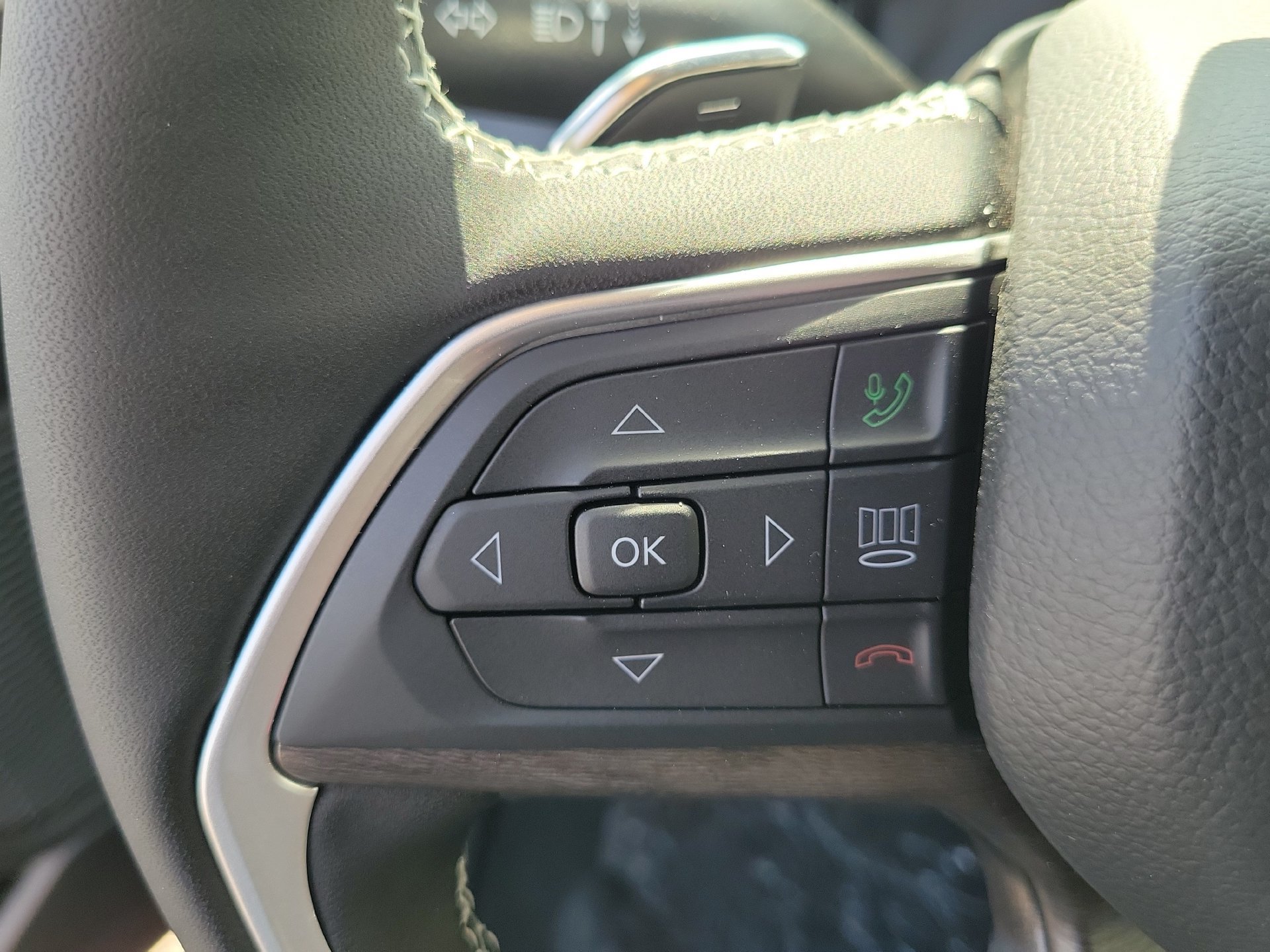 New 2026 Jeep Grand Cherokee Altitude RWD image 5