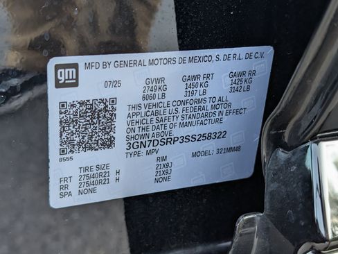 Used 2025 Chevrolet Equinox EV RS FWD image 39