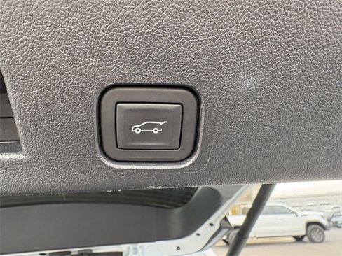 Used 2025 GMC Acadia Elevation image 24