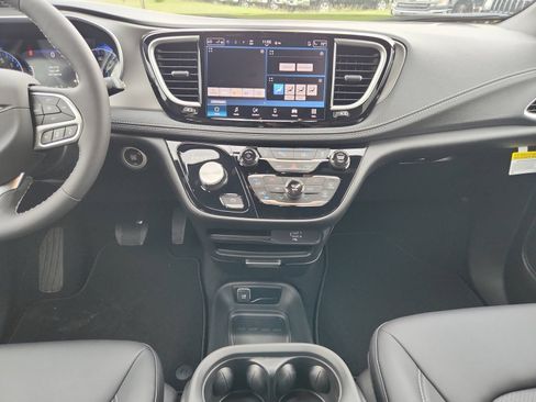 New 2027 Chrysler Pacifica Select FWD image 20