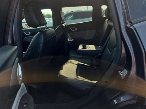 Used 2023 Jeep Compass Latitude AWD/4WD image 12