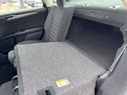 Used 2017 Ford Fusion SE image 29